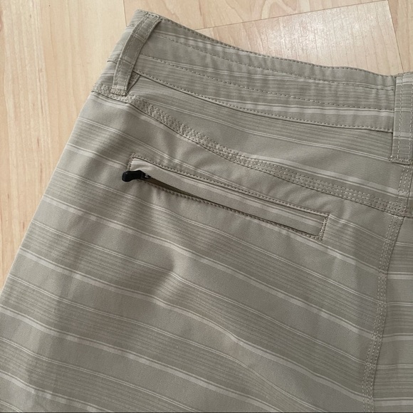 O’Neill Crossover Hybrid Shorts Size 30 - Picture 7 of 8